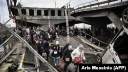 Передмістя Києва за останні дні зазнали масштабних руйнувань з боку військ РФ (евакуація з Ірпеня, фото попередніх днів)