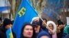 Украинци в Херсон протестират срещу руската окупация. Снимката е от 6 март