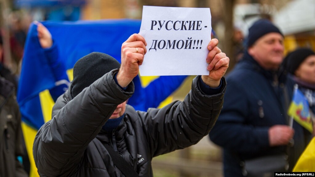 Під час акції протесту в захопленому російськими військовими місті Генічеську на Херсонщині, 6 березня 2022 року