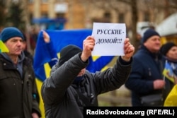 Під час акції протесту в захопленому російськими військовими місті Генічеську на Херсонщині, 6 березня 2022 року