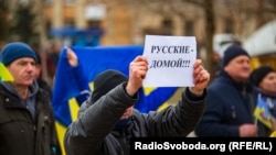 Во время акции протеста в захваченном российскими военными Геническе Херсонской области, Украина, 6 марта 2022 года