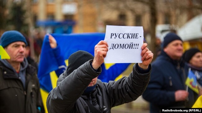 Під час акції протесту в захопленому російськими військовими місті Генічеську на Херсонщині, 6 березня 2022 року