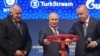 Premierul bulgar Boiko Borisov, președintele rus Vladimir Putin și președintele turc Recep Tayyip Erdogan (de la stânga la dreapta), la ceremonia de inaugurare a noului gazoduct „TurkStream”, 8 ianuarie 2020, la Istanbul