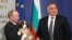 Премиерът Бойко Борисов подарява на руския президент Владимир Путин куче по време на визитата му в София, 13 ноември 2010 г.