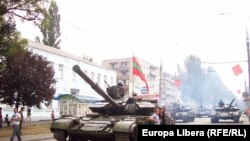 Repetiție pe străzile de la Tiraspol în ajunul parăzii militare