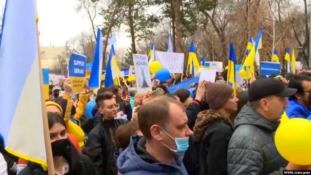 Олмаотада Россиянинг Украинадаги урушига қарши намойиш. 6 март, 2022