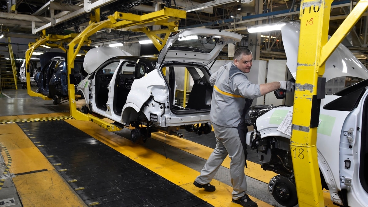 Автовиробник Renault зупиняє виробництво в Росії