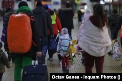 Ukrainian refugees arrive in Bucharest on March 8, 2022.