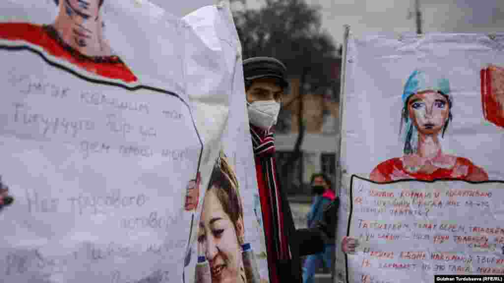 Marș de Ziua Femei la Bișkek pe 8 martie. (Gulzhan Turdubaeva, RFE/RL) &nbsp;