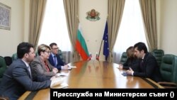 Според Кирил Петков по-доброто решение за България е евентуалното изгонване на руските посланици да стане на ниво ЕС