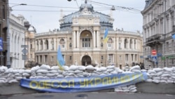 Укрепления на улицах Одессы в первые недели подномасштабного вторжения России в Украину, март 2022 года