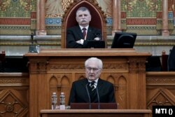 Róna Péter közgazdász, jogász, üzletember, az Egységben Magyarországért pártszövetség államfőjelöltje