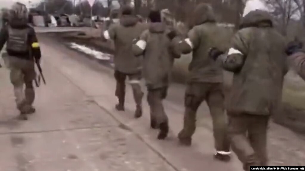 Российские солдаты, сдавшиеся в плен украинской армии под Николаевом