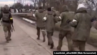 Жігітке қыздың саусағы