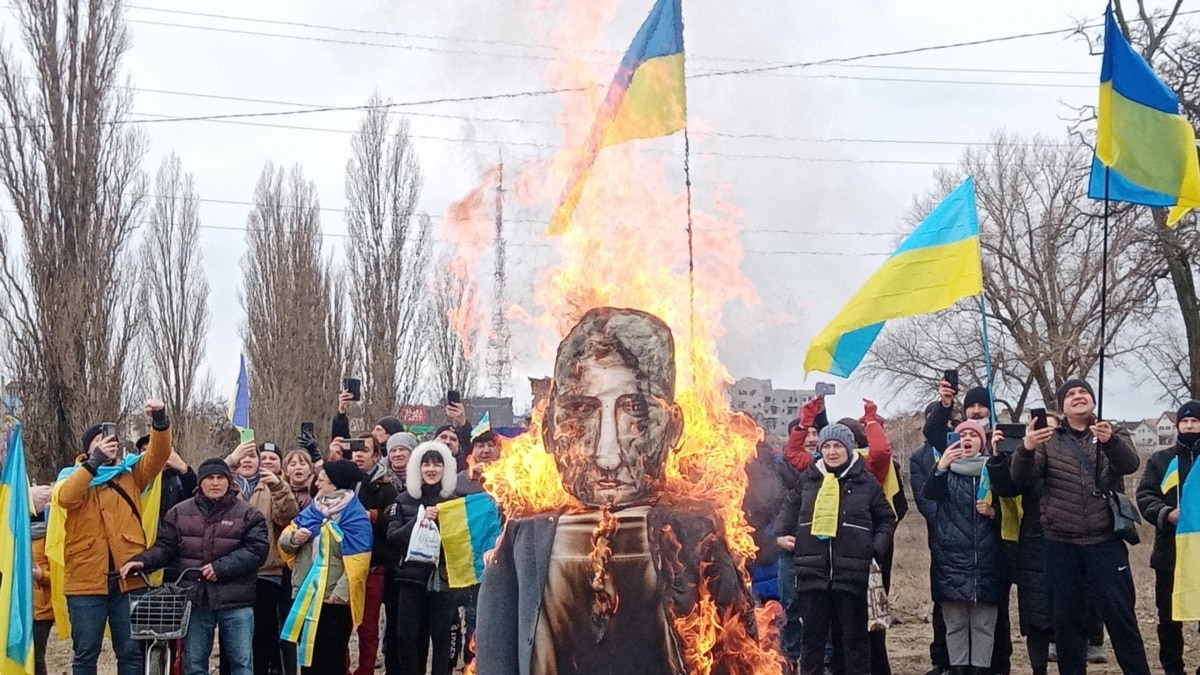 окупанти відпустили 3 журналісток, видавець Михайло Кумок залишається в неволі