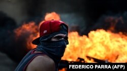 На одной из антиправительственных манифестаций в Венесуэле. Каракас, 26 июля 2017 года
