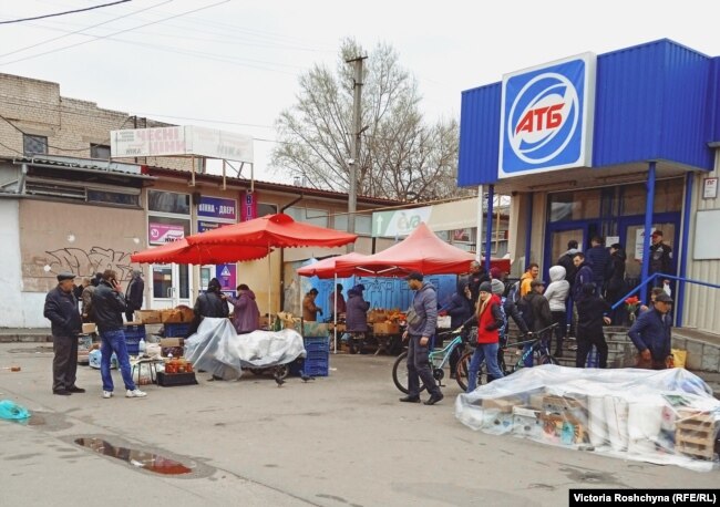 У Херсоні продукти можна придбати на ринку, також працюють невеличкі крамниці