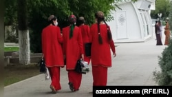 Türkmen talyplary (Arhiwden alnan illýustrasiýa suraty)