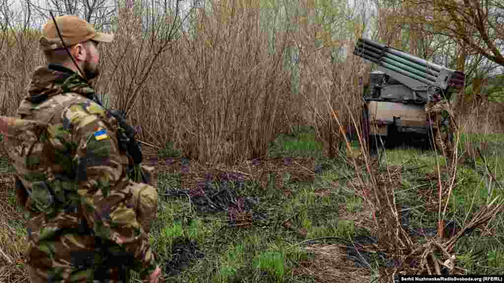 Підготовка вогневої позиції. Харківська область, 20 квітня 2022 року