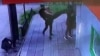 Скриншот видеозаписи нападения у арт-кафе "Перестройка", 22 мая 2021 года