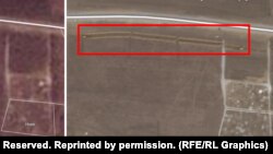 Сателитни снимки на предполагаем масов гроб до Мариупол. Снимката вляво е от 23 март. на нея се вижда път, а в трапецовидна форма е очертано традиционното за района гробище. Снимката вдясно е от 29 март. В червено е ограден изкоп с форма на траншея.
