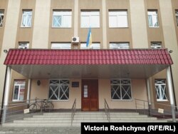 Лікарні Херсону працюють під українським прапором та наголошують, що ліки здебільшого отримують за сприяння волонтерів та міської влади України