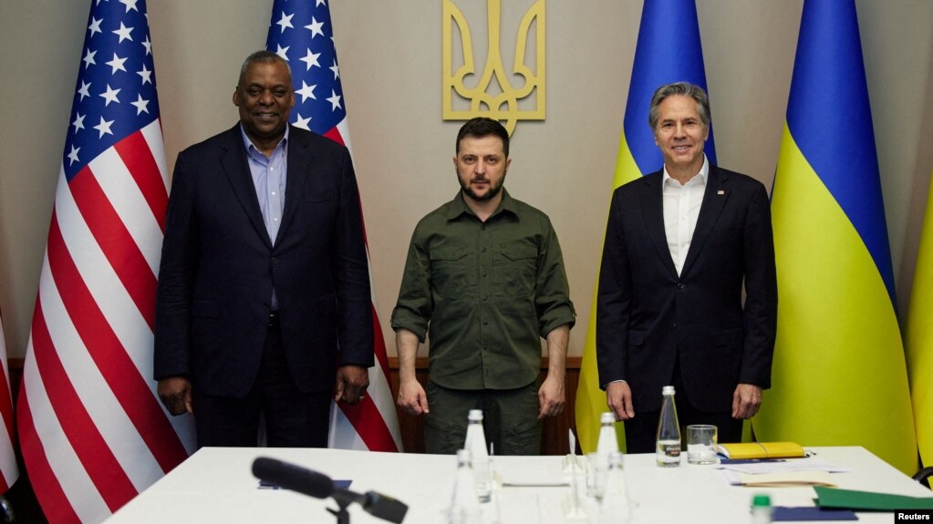 Ukrainian President Volodymyr Zelenskiy (center) with U.S. Secretary of State Antony Blinken (right) and U.S. Defense Secretary Lloyd Austin in Kyiv on April 24.