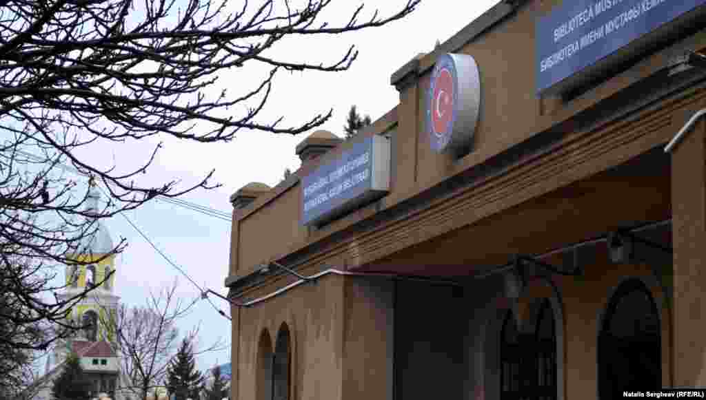 Biblioteca turca Mustafa Kemal Atatürk din Comrat