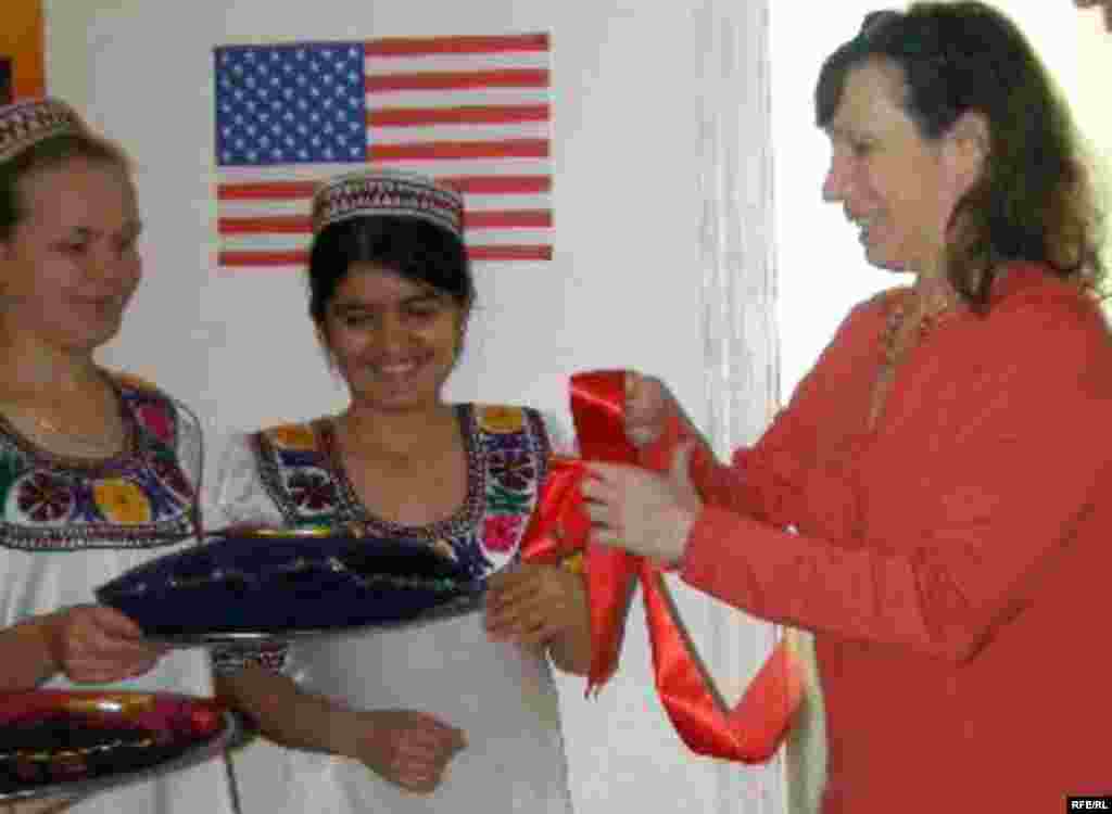 Tajikistan - Tracey Jacobson, the U.S. ambassador to Tajikistan, during opening of American corner in Qurghonteppa city, 10Apr2009 - Tracey Jacobson, the U.S. ambassador to Tajikistan, during opining of American corner in Qurghonteppa city, 10Apr2009