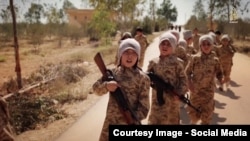 Скриншот видео "о детях казахстанских джихадистов", размещенного в Интернете.