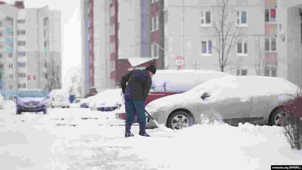 Сьнег у Менску