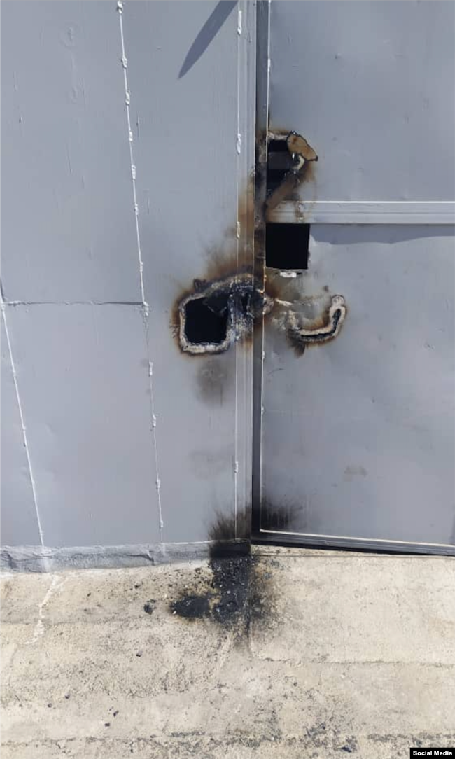 در قبرستان بهائیان مشهد که بارها با وسائل و تجهیزات تخریب شده است