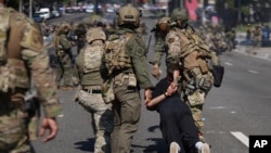 بازداشت یک نفر به دست پلیس پارامونت در کلانشهر لس‌آنجلس
