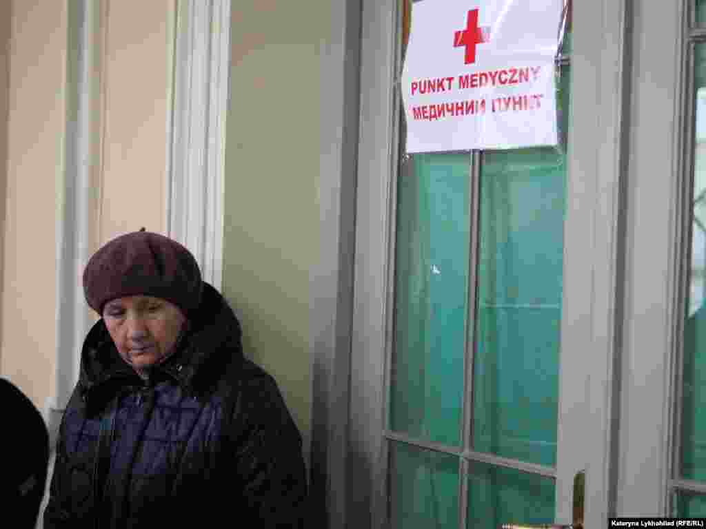 Українські біженці в Польщі мають право і на безкоштовне лікування