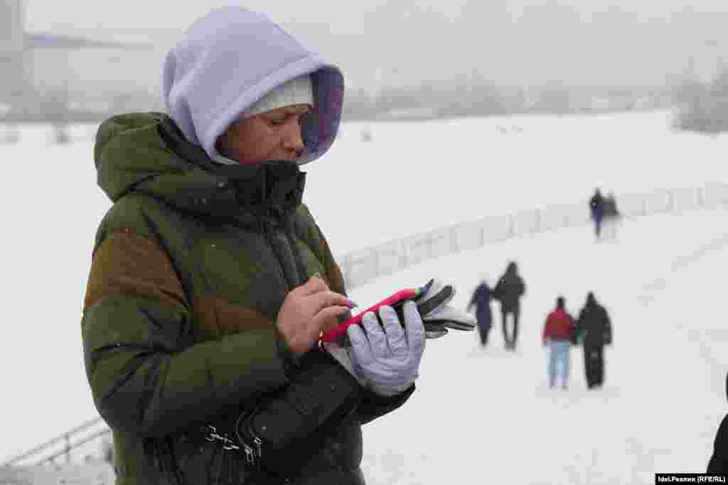 Tatarstan -- Kazan -- Gathering of local residents against making of artificial coast on Kazanka river -- 16Mar2022 