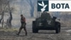 Simboli Z i pushtimit rus të Ukrainës shihet në një tank në rajonin ukrainas të Donjeckut. Fotografi ilustruese nga arkivi. 