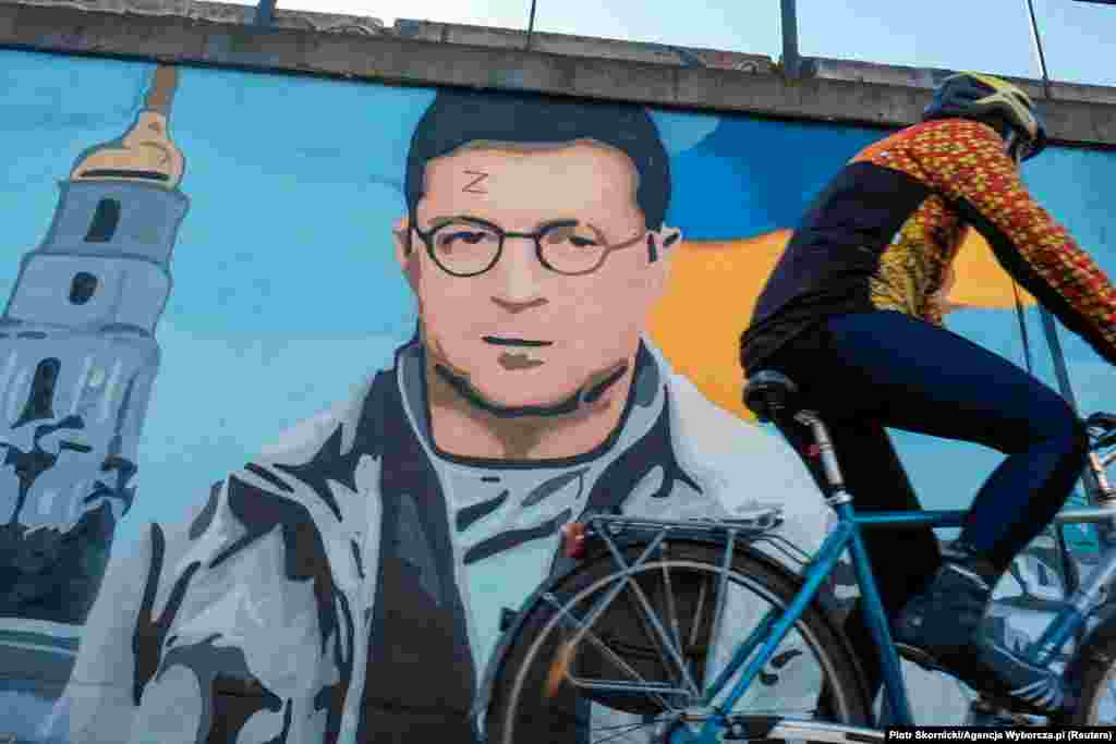 Mural grafiti umjetnika "KAWU", koji prikazuje ukrajinskog predsjednika Volodimira Zelenskog kao Harryja Pottera, sa slovom Z na čelu (umjesto simbola munje), koji simbolizuje rusku invaziju Ukrajine, fotografisan u ulici u Poznanju, Poljska , 9. mart 2022.