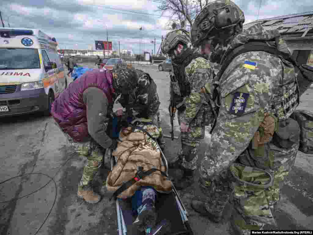 Фото із евакуації людей із Ірпеня та Бучі, Київщина. 9 березня 2022 року