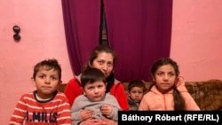 Szálka Erzsébet az ukrajnai Rátról menekült el a gyerekeivel, miután a férjét elvitték katonának.
