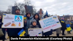 Участники антивоенной демонстрации в Клайпеде (Литва)