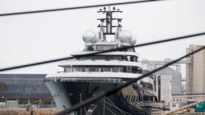 Испанските власти задържаха яхта за която се смята че принадлежи