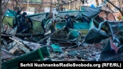 Сьляды руйнаваньняў у Кіеве пасьля ракетнай атакі расейцаў, сакавік 2022