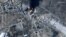 Folosind tehnologia multispectru, fotografiile Maxar făcute de satelitul WorldView-2 arată daunele aduse clădirilor și rezervoarelor de combustibil incendiate la Aeroportul Internațional Antonov, în apropiere de Hostomel, la nord-vest de Kiev.