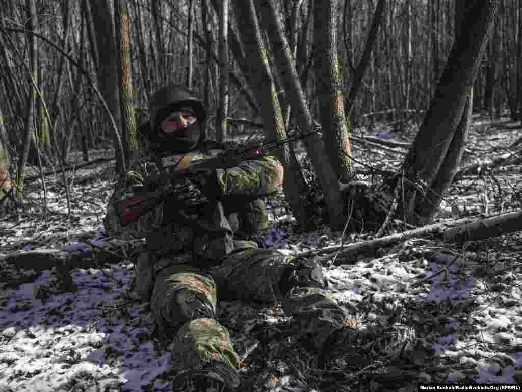 Військові ЗСУ готуються до штурму населеного пункту, де перебувають російські військові. Київщина, 10 березня 2022 року