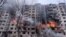 В Киеве снаряд попал в жилой дом