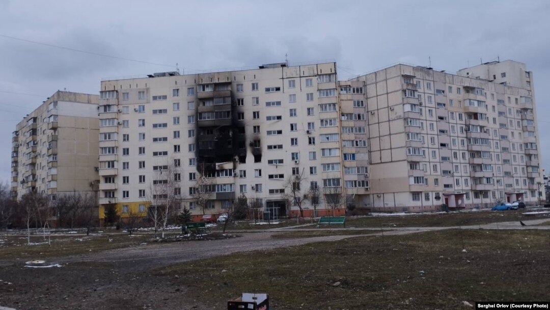 Оштетени станбени згради од гранатирањето на Мариупол