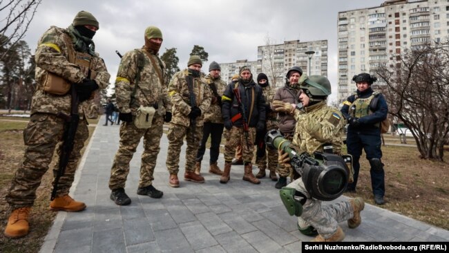Обучение участников территориальной обороны в Киеве, 9 марта 2022 года