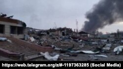 Последствия авиаудара по Яворивскому военному полигону, Львовская область, 13 марта 2022 года.