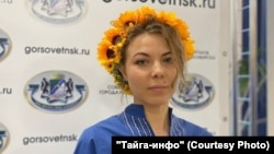 The charges against Khelga Pirogova stem from a post on Twitter in mid-July in which she commented sarcastically about poor Russians expressing gratitude to the government for paying for the funerals of their relatives who were killed fighting in Ukraine.