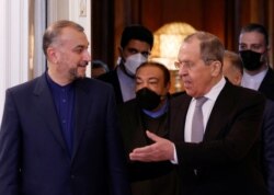 Szergej Lavrov és Hossein Amirabdollahian iráni külügyminiszter Moszkvában 2022. március 15-én